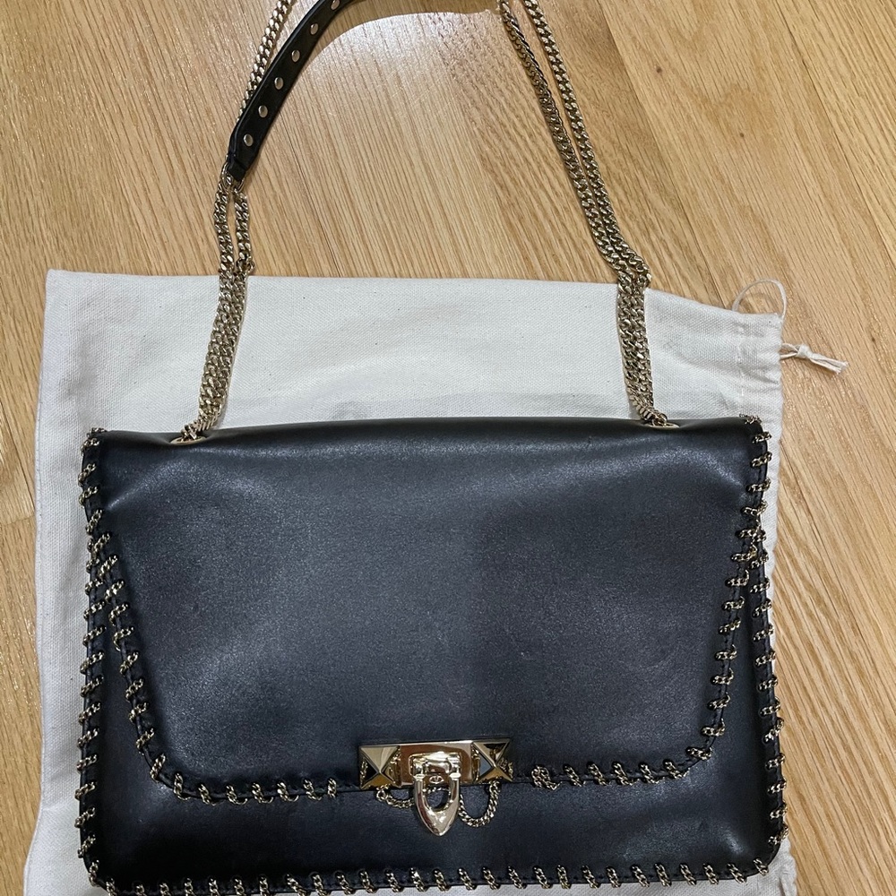 Valentino Black Leather crossbody or shoulder bag. - Picture 6 of 8